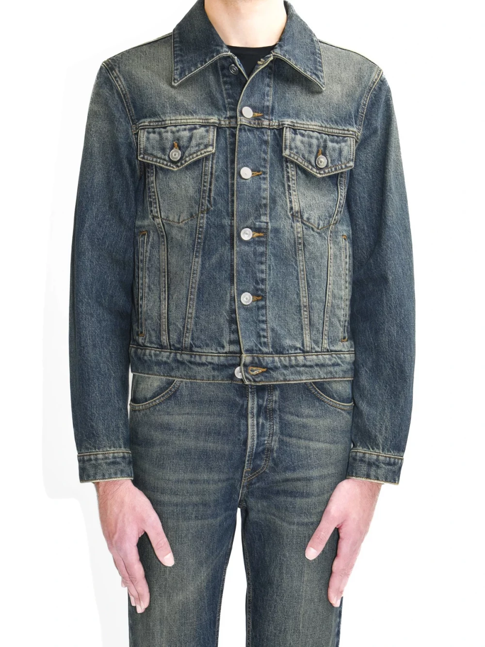 TRUCKER-JACKET-IN DENIM-WASHED-INDIGO