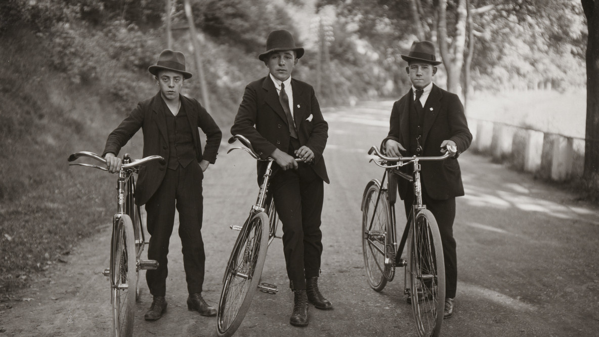AUGUST SANDER: PEOPLE OF THE TWENTIETH CENTURY