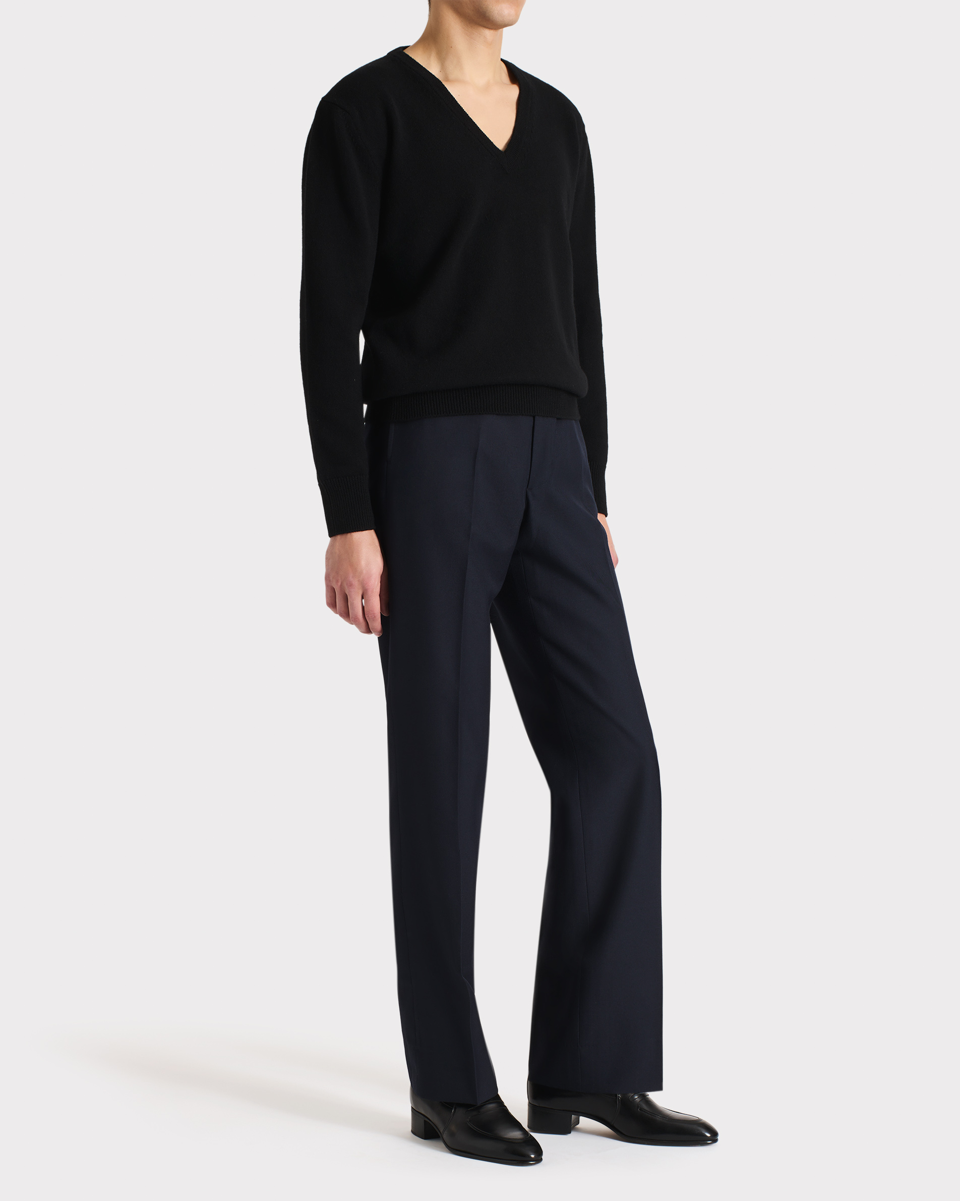 030_V-NECK SWEATER IN MERINO WOOL - BLACK_1_0996